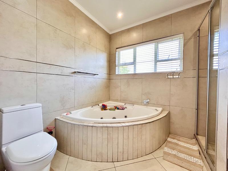3 Bedroom Property for Sale in Caribbean Beach Club North West